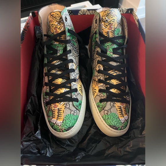 Gucci Men’s Major High Top shoes in Cub Print - Picture 2 of 10